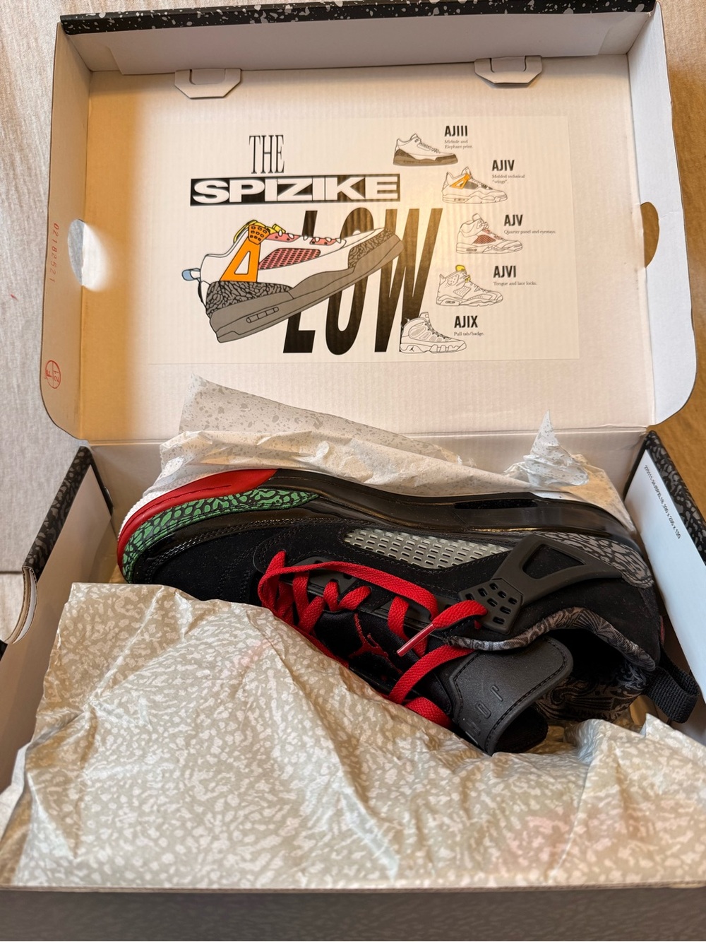 Jordan Spizike Low OG Black/Varsity Red/Classic Green Nubuck - Picture 2 of 8